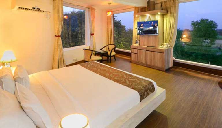 Hotel-Pushp-Villa-Taj-Suite-Room