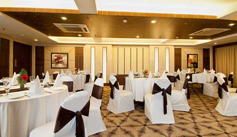 Howard-Plaza-The-Fern-Agra-Conference-Room