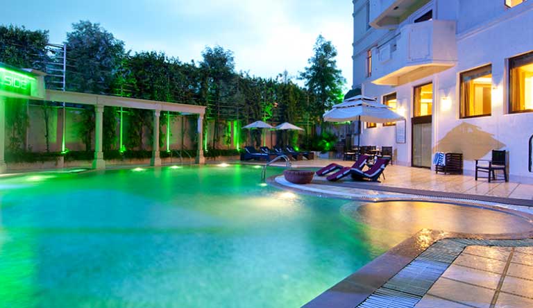 Howard-Plaza-The-Fern-Agra-Pool