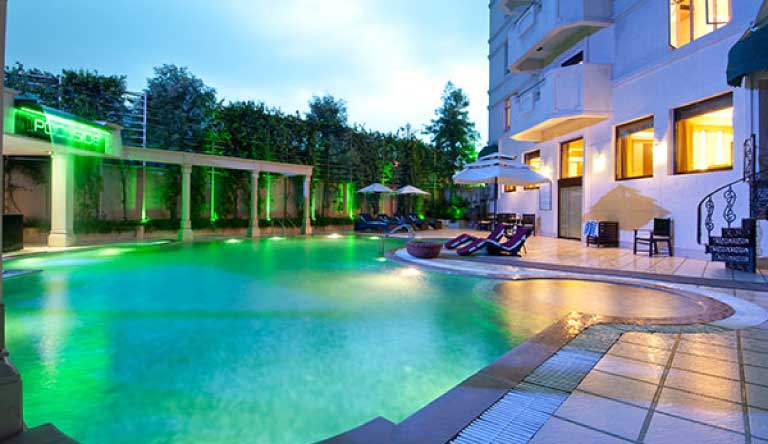 Howard-Plaza-The-Fern-Agra-Pool1