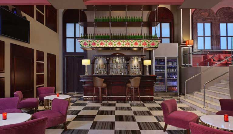 Radisson-Hotel-Agra-Bar