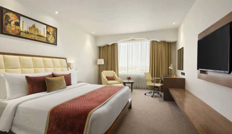 Ramada-Plaza-by-Wyndham-Guest-Room1