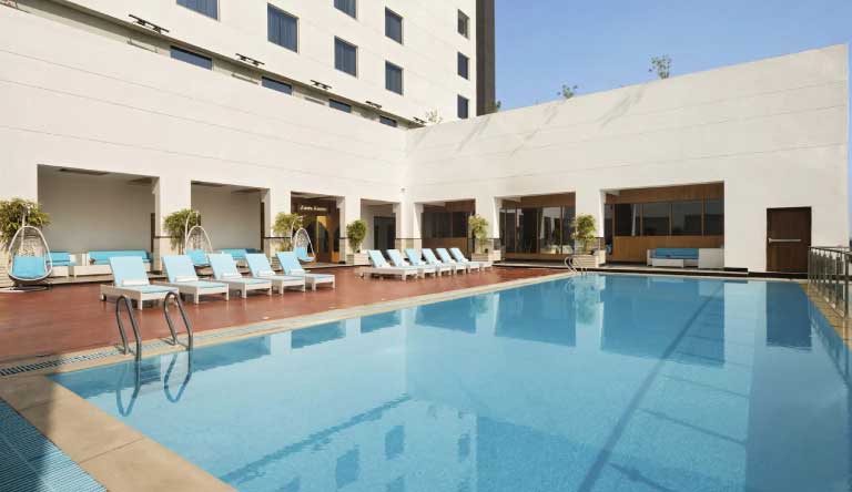 Ramada-Plaza-by-Wyndham-Pool