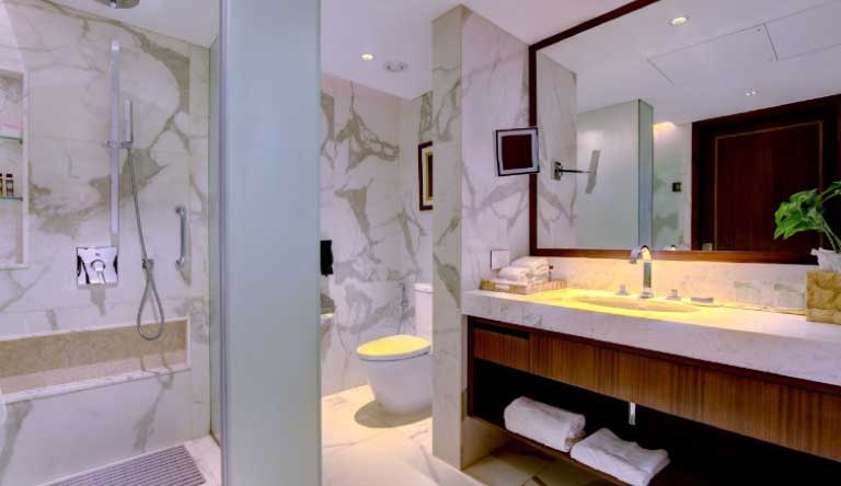 The-Gateway-Hotel-Junior-Suite-Taj-View-Bathroom