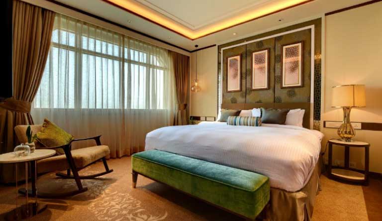 The-Gateway-Hotel-SeleQtions-Suite-Taj-View-King-Bed