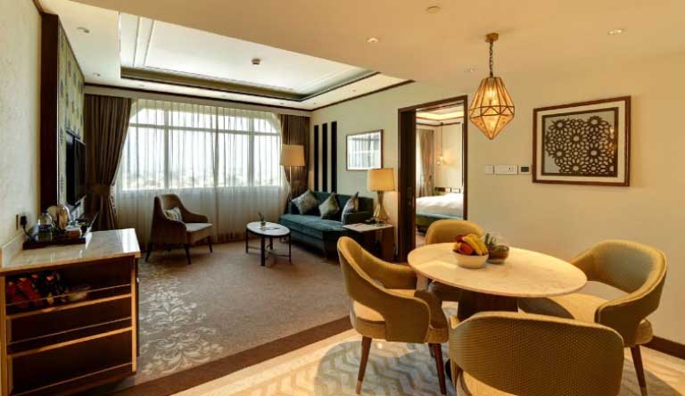 The-Gateway-Hotel-SeleQtions-Suite-Taj-View-King-Bed1