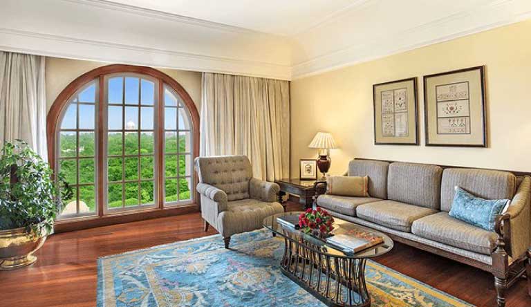 The-Oberoi-Amarvilas-Agra-Deluxe-Suite-Living-Room