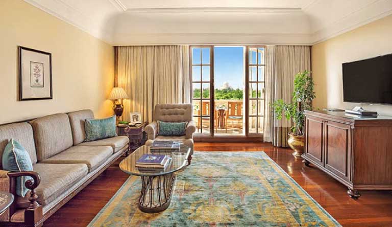 The-Oberoi-Amarvilas-Agra-Deluxe-Suite-with-Balcony-Living-Room