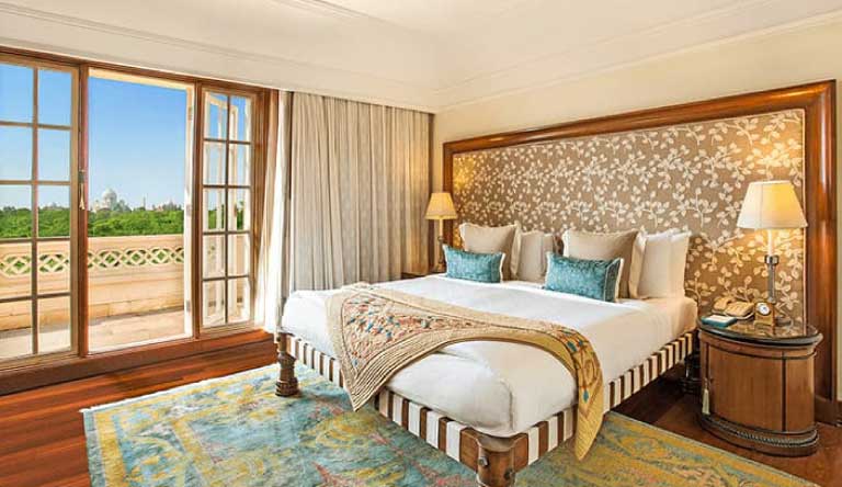 The-Oberoi-Amarvilas-Agra-Deluxe-Suite-with-Balcony