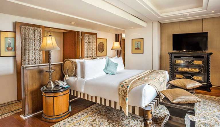 The-Oberoi-Amarvilas-Agra-Kohinoor-Suite-Bedroom