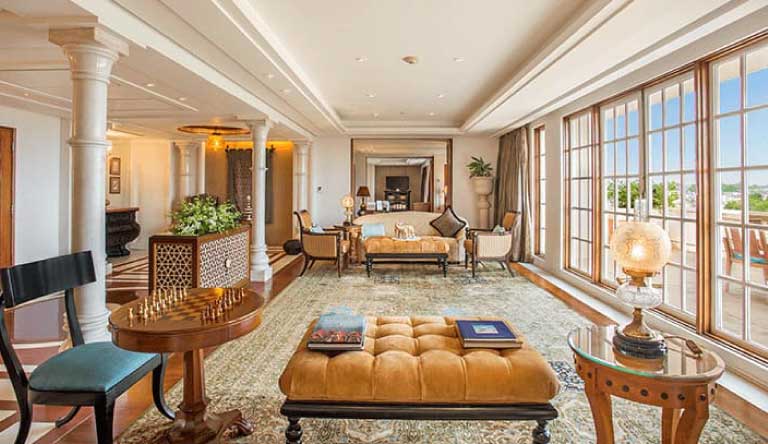 The-Oberoi-Amarvilas-Agra-Kohinoor-Suite-Living-Room