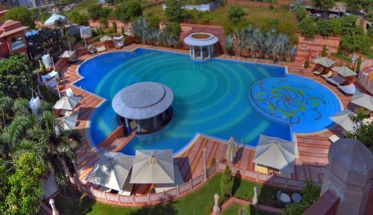 Wyndham-Grand-Agra-Exterior-Pool