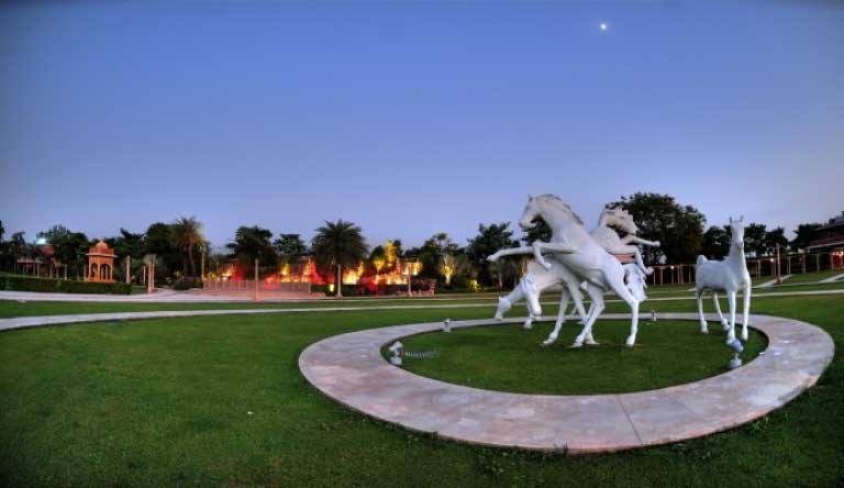 Wyndham-Grand-Agra-Exterior1