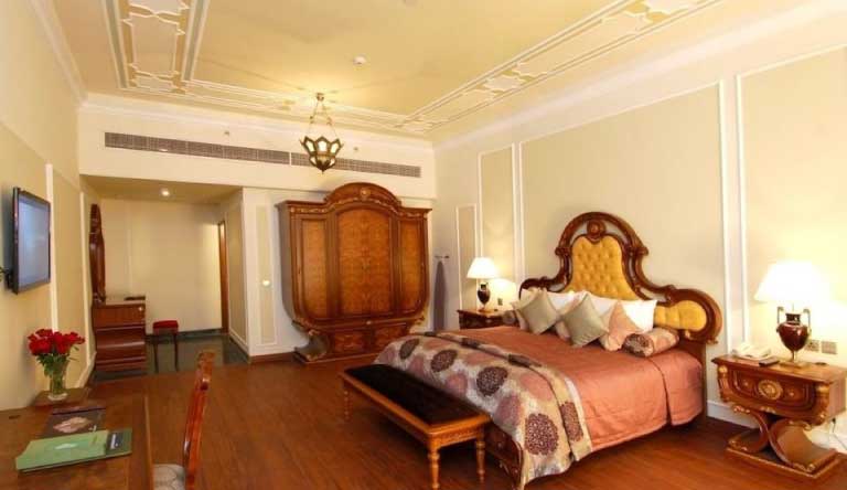 Wyndham-Grand-Agra-Room1