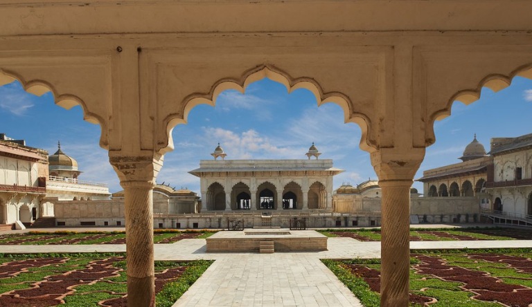 khas-mahal-courtyard