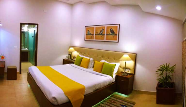 Hotel-Country-Inn-Room