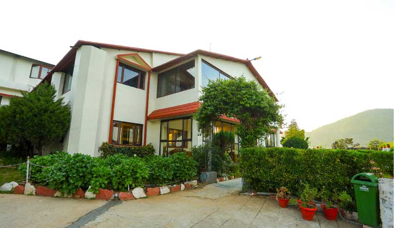 Classic-Hill-Top-Resort-Chamba-Entrance