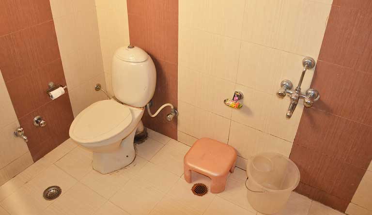 Hotel-City-Heart-Chamba-Deluxe-Washroom
