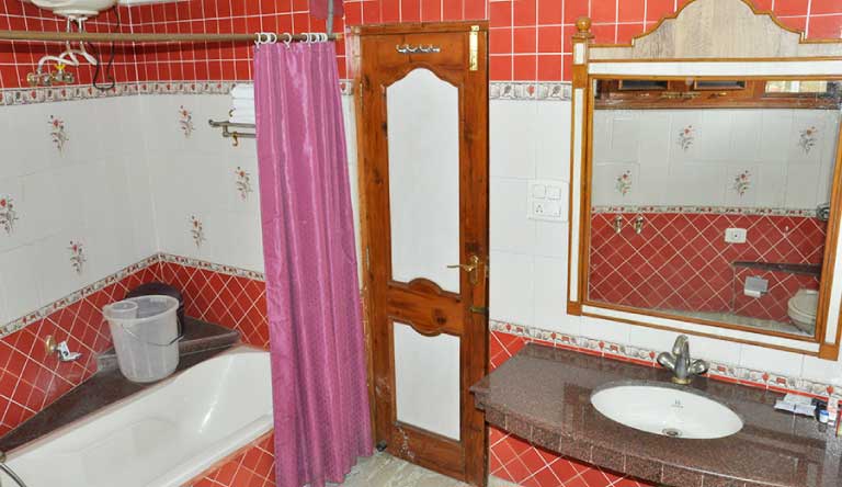 Hotel-City-Heart-Chamba-Super-Deluxe-Suite3