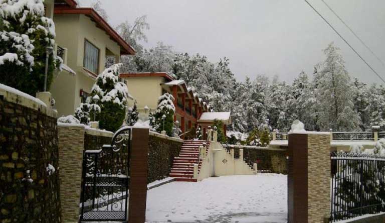 Ojaswi-Resort-Chaukori-Exterior-Snow-Winter2