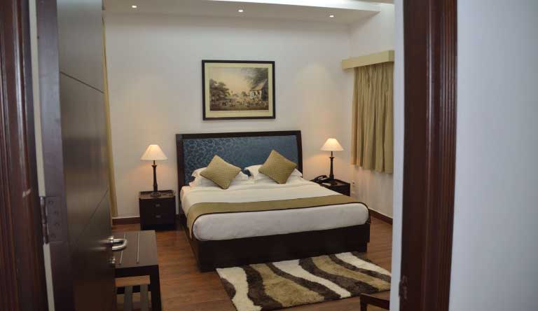 Corbett-Ramganga-Resort-Suite-Bedroom