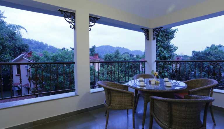 The-Riverview-Retreat-Premium-Room4