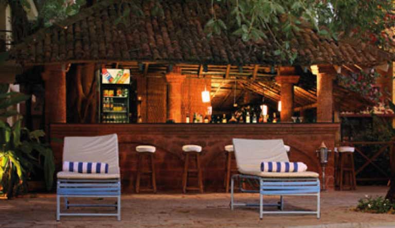 Aldeia-Santa-Rita-Pool-Side-Bar