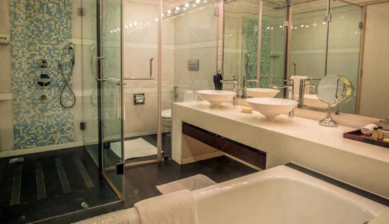 Caravela-Beach-Resort-Deluxe-Suite-Washroom