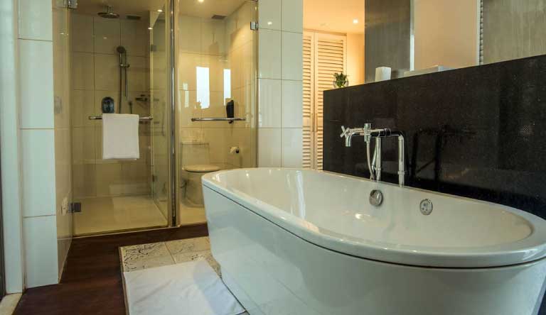 Caravela-Beach-Resort-Presidential-Villa02-Bathroom1