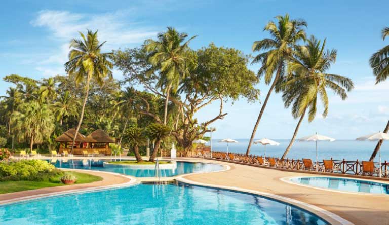 Cidade-De-Goa-PoolSide