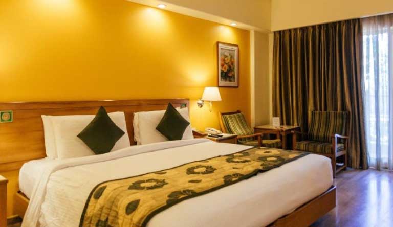 Fortune-Acron-Regina-DELUXE-ROOM