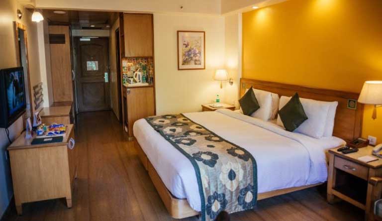 Fortune-Acron-Regina-Deluxe-Room1