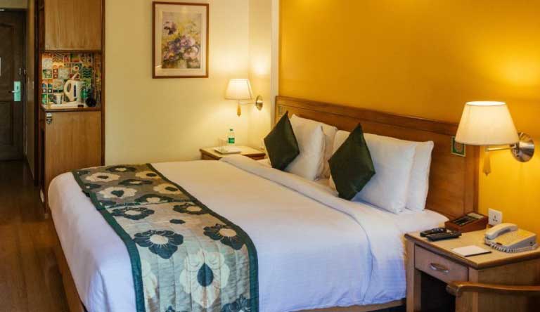 Fortune-Acron-Regina-Deluxe-Room3