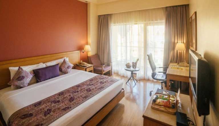 Fortune-Acron-Regina-Luxury-Room