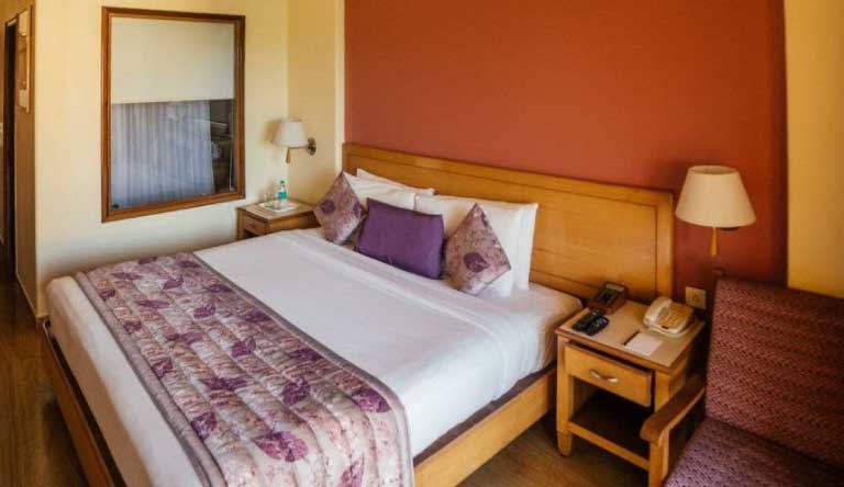 Fortune-Acron-Regina-Luxury-Room1