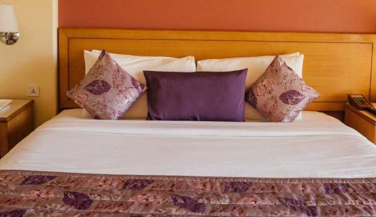 Fortune-Acron-Regina-Luxury-Room4