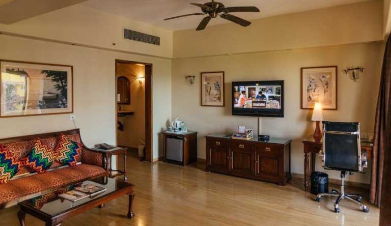 Fortune-Acron-Regina-Suite-Room