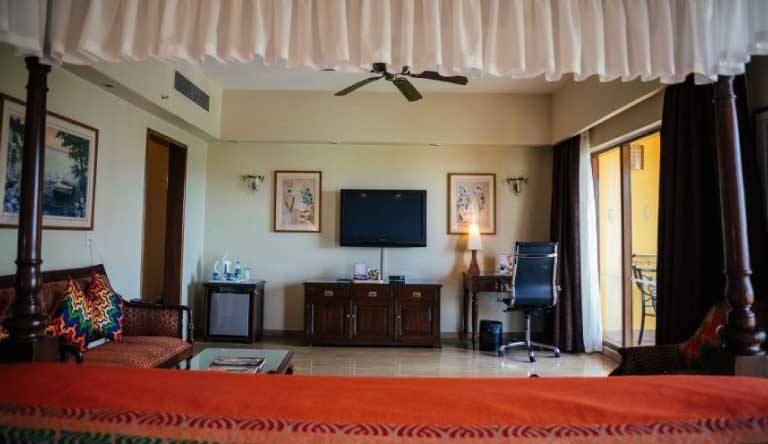 Fortune-Acron-Regina-Suite-Room2