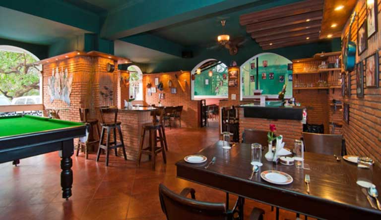 La-Gulls-Court-Resort-Bar