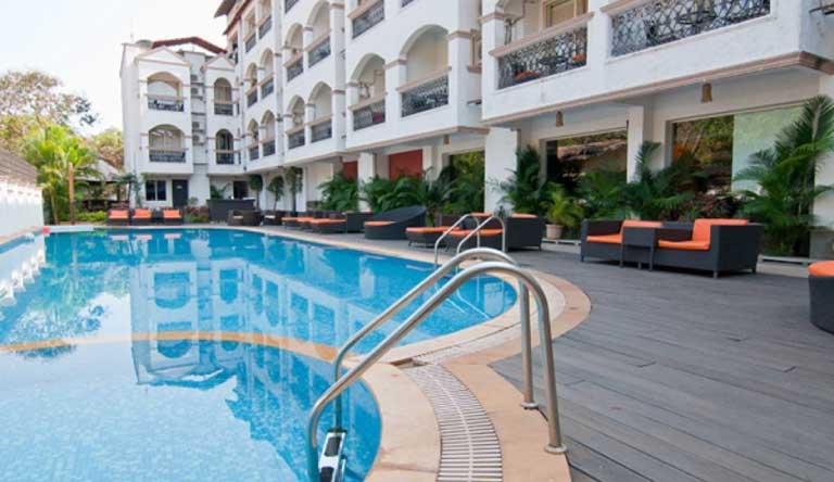 La-Gulls-Court-Resort-Pool1