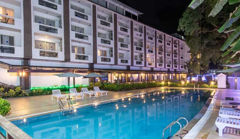 Nagoa-Grande-Pool-Nightview