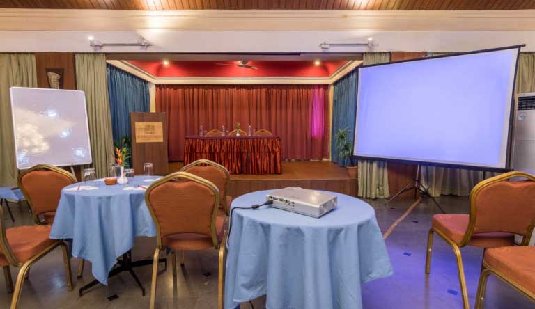 Palmarinha-Resort-and-Suites-Confrence-Room3