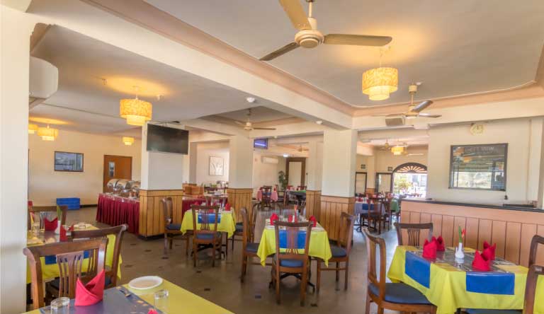 Palmarinha-Resort-and-Suites-Restaurant2