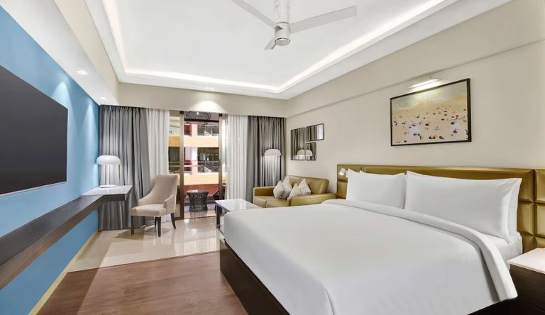 Radisson-Hotel-Goa-Baga-Premium-Room-wtih-balcony-pool-view