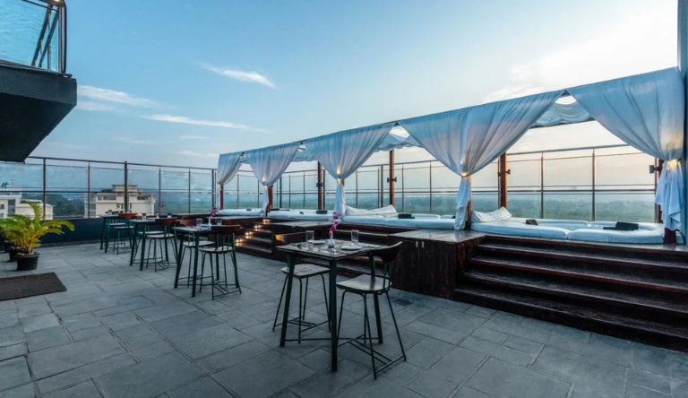 SinQ-prive-rooftop-jacuzzi