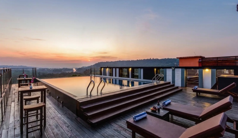 SinQ-prive-rooftop-pool