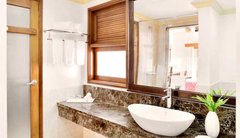 The-Radisson-Blu-Resort-Goa-Washroom