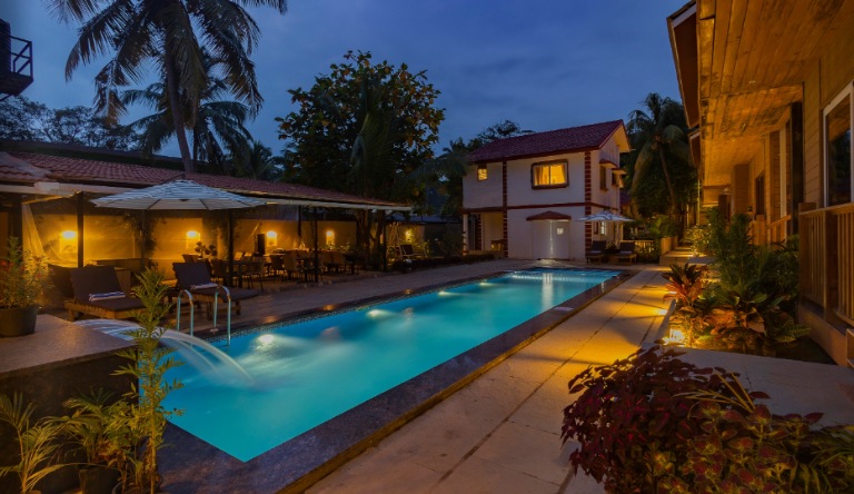 TreeHouse-mars-beach-cottages-pool