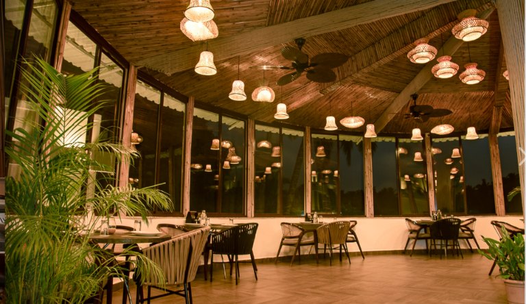 TreeHouse-stamp-breeze-restaurant-and-bar