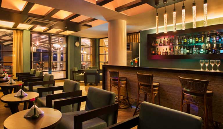 Whispering-Palms-Beach-Resort-Goa-Bar